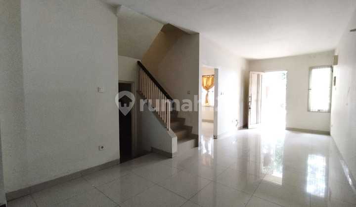 For quick sale: strategic house, cheap, negotiable, move-in ready, Residence One Cluster Red Diamond, BSD City Serpong, South Tangerang, Banten. 2