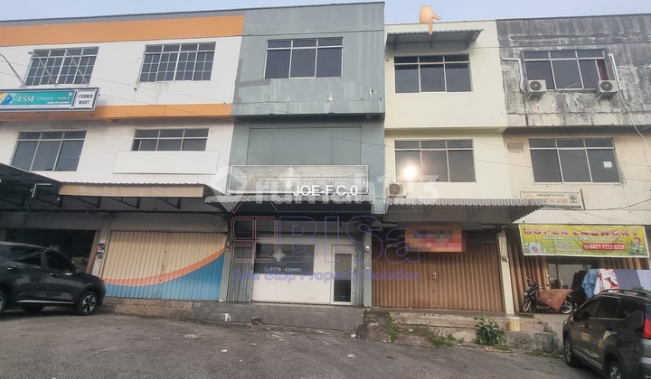 For Sale: 3.5-Story Semi-Furnished Shop House in Galaxi Center Complex, Tj Riau Sekupang Batam. Shop house in the Galaxy Park Commercial Complex, Jl. Raya Marina City, Tanjung Riau, Sekupang, Batam City, Riau Islands, Indonesia, 29425, Sekupang 60.0 M² Semi Furnished HGB. 2