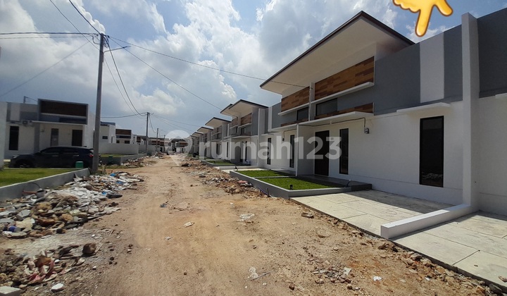 Disewakan Rumah di Central Laguna Hills Tembesi Batam Kepri Rumah Kontrakan HGB di Perumahan Central Laguna Hills, Jl. Raya Trans Balerang, Tembesi, Sagulung, Kota Batam, Kepulauan Riau, Indonesia, 29439, Sagulung Rumah Kontrakan HGB di Perumahan Central 2