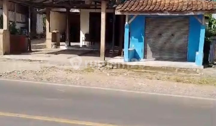 House facing the Main Road (National Road) in Rangkas Bitung House facing the Main Road (National Road) in Rangkas Bitung