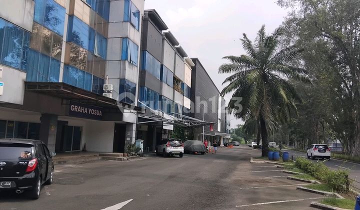 3-story shop house in Lippo Karawaci 1