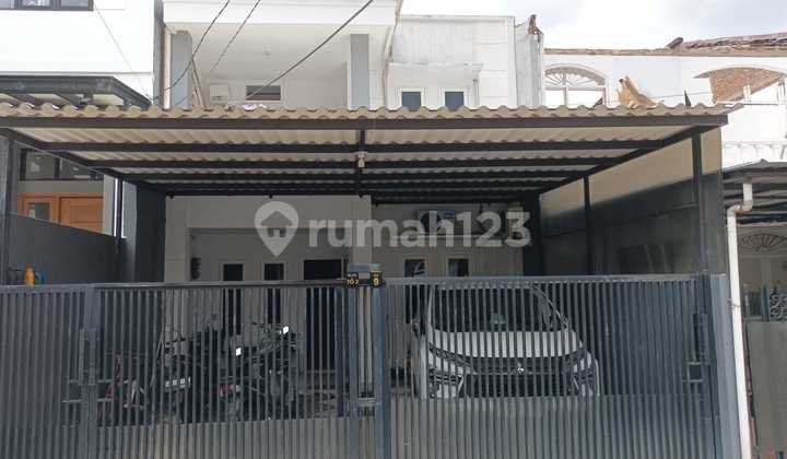 Strategic and Safe Kelapa Gading House