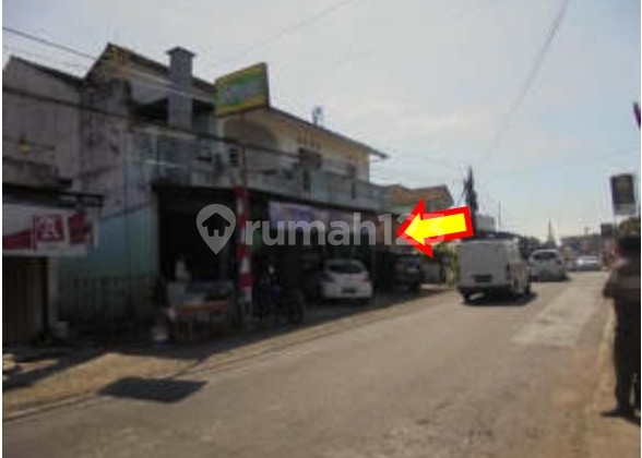 For Sale by Auction, 2-Storey Shophouse with Spacious Parking Lot 2