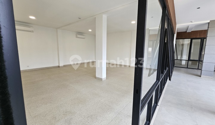 Disewakan ruang usaha Jalan Utama Dago, Cocok Untuk Klinik, Kelas Olahraga Disewakan ruang usaha Jalan Utama Dago, Cocok Untuk Klinik, Kelas Olahraga