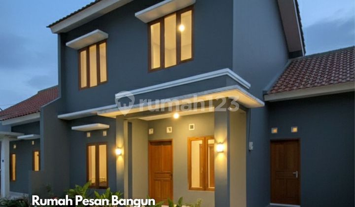 Selling 2-Story House in Strategic LocationEast of Gawok Station Solo Selling 2-Story House in Strategic LocationEast of Gawok Station Solo