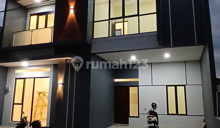 Rumah Mewah 2 Lantai Scandinavian Lokasi Strategis 