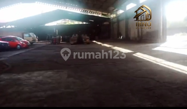 Business Garage Near Colomadu Solo Toll Exit.