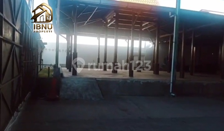 Business Garage Near Colomadu Solo Toll Exit.