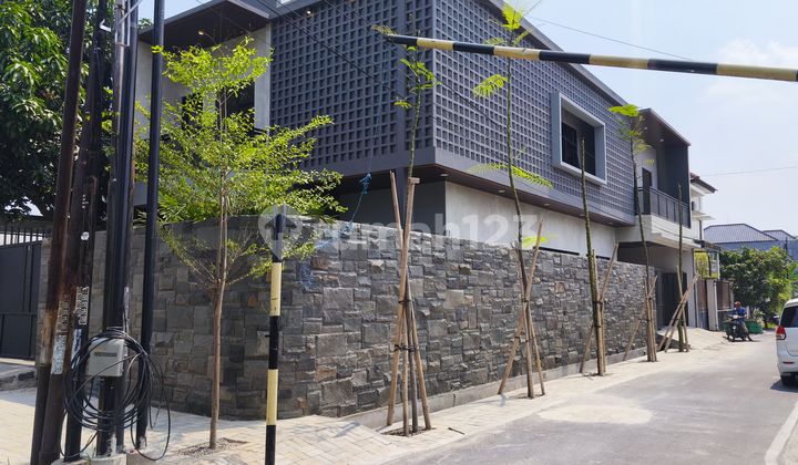 Rumah.mewah Include Private Pool Lokasi Strategis Perkotaan