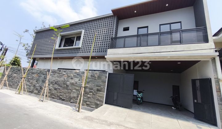 Rumah Mewah + Private Pool Lokasi Strategis Di Solo