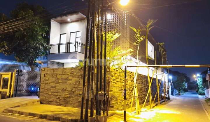 Rumah Mewah 2 Lantai Include Private Pool Lokasi Strategis 