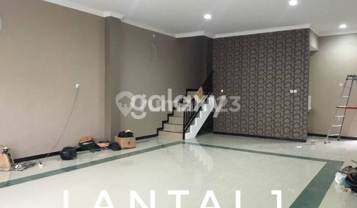 3.5-Story Shop House on Jl. Raya Dupak, Surabaya 2