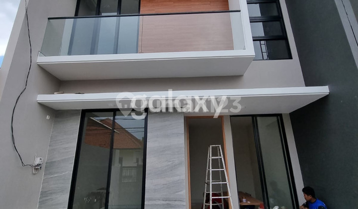 Rumah Mewah Baru Gress Sutorejo Mulyosari Pakuwon City