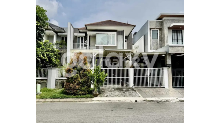 Rumah Minimalis Modern di Jalan Boulevard Royal Residence, Surabaya Barat Rumah Minimalis Modern di Jalan Boulevard Royal Residence, Surabaya Barat
