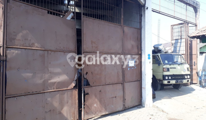 Gudang di Jalan Raya Trosobo Taman Sidoarjo