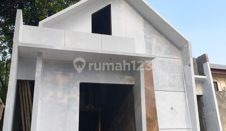 Single Story House &#43; Mezzanine One Step to Toll Exit