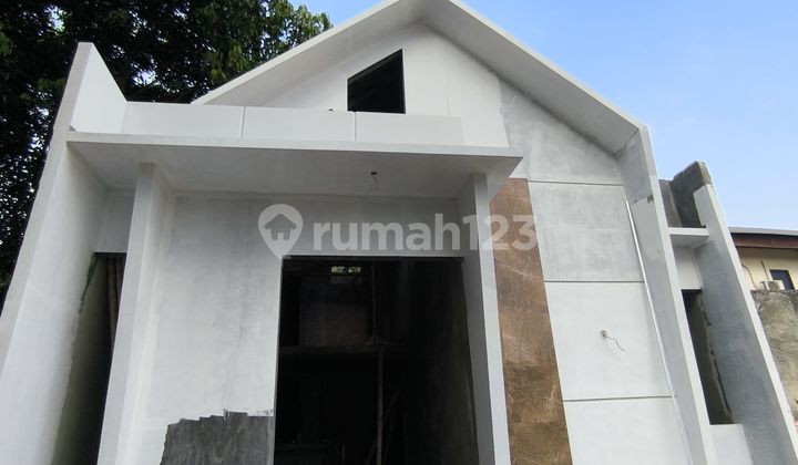 Single Story House &#43; Mezzanine One Step to Toll Exit