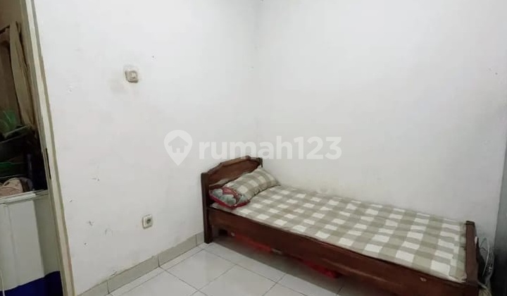 Ready-to-Occupy Takeover House in a Strategic Location in Depok City