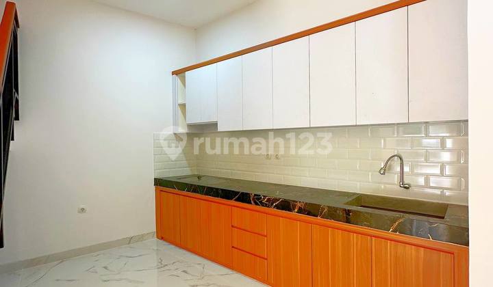 Rumah Townhouse Modern Dekat Tol Pramuka Matraman Jakarta Selatan 1