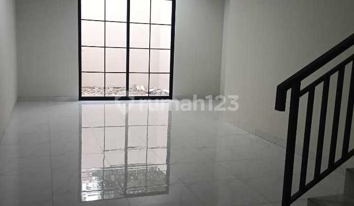 Rumah Bagus 2 Lantai SHM di Meruya - Jakarta Barat 2