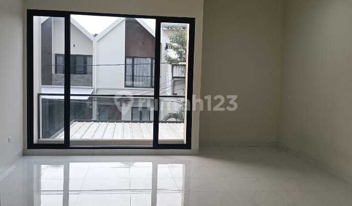 Rumah Bagus 2 Lantai SHM di Meruya - Jakarta Barat