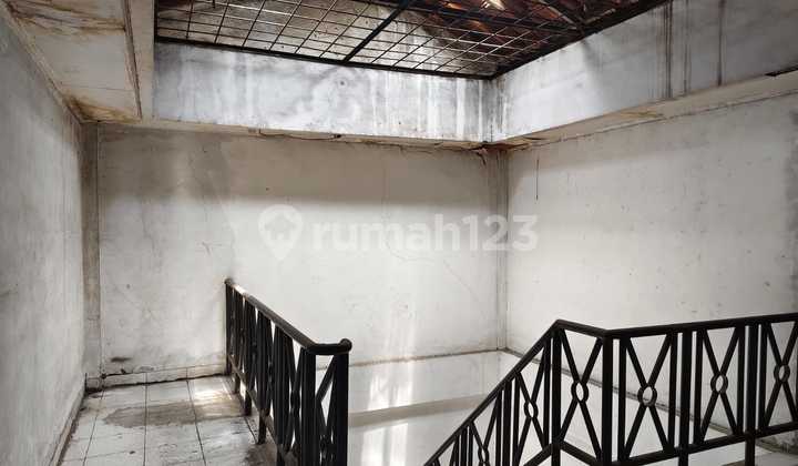 For Rent, 4-Story Row Shop House on Sultan Agung Street, Pondok Ungu, Bekasi. 2