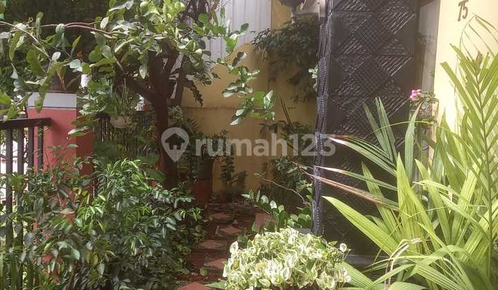 Rumah Hoek di Aralia Harapan Indah Bekasi 2