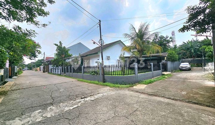 Lot Hook.Bonus House In The Jatibening Bekasi Housing Estate.