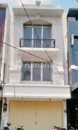 Disewakan Ruko Strategis 3Lt di Lokasi Premium Bulevar Hijau Bekasi