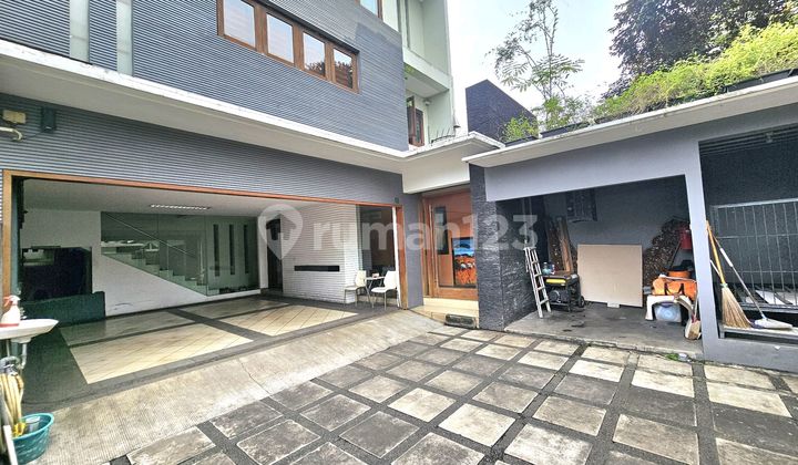 3-Storey Minimalist House Ready to Occupy in Rawamangun, East Jakarta 3-Storey Minimalist House Ready to Occupy in Rawamangun, East Jakarta