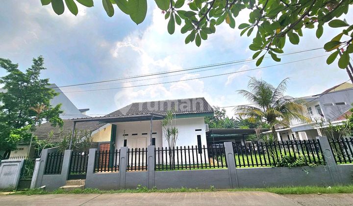 Lot Hook.Bonus House In The Jatibening Bekasi Housing Estate.