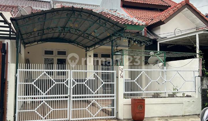 For rent: Good, ready-to-occupy house in Metland Menteng, East Jakarta. For rent: Good, ready-to-occupy house in Metland Menteng, East Jakarta.