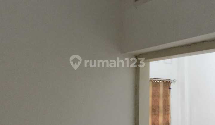 Two-Story Hook House Ready to Occupy, Only 50 Meters from Ngarsopuro 2