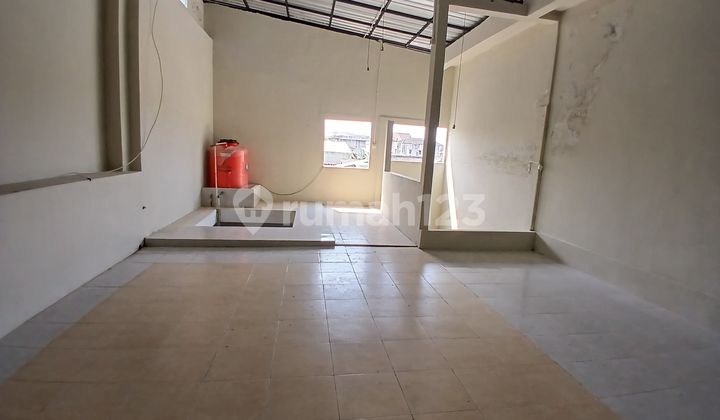 For Sale: 3-Story Ready-to-Use Shop House in the Center of Salatiga City For Sale: 3-Story Ready-to-Use Shop House in the Center of Salatiga City