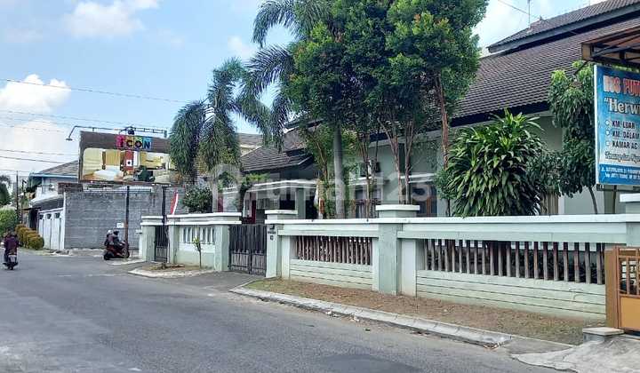 Dijual Rumah Mewah Tanah Luas Siap Huni Di Laweyan Dekat Mall 2