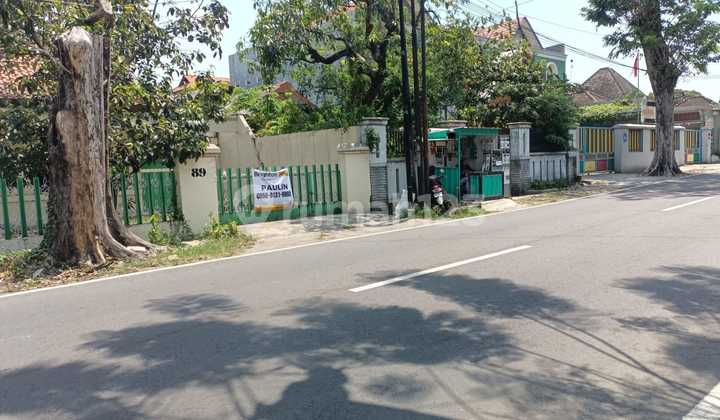 For Rent Classic House Suitable for Cafe in Manahan Banjarsari For Rent Classic House Suitable for Cafe in Manahan Banjarsari