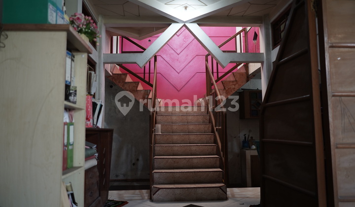 Dijual Rumah Jalan Kutai  Sumber Banjarsari Solo, dekat Ring 1 2