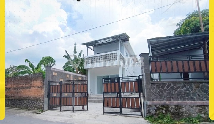 For Sale/Lease Shop House in Ngasem Colomadu, suitable for a cafe. 1