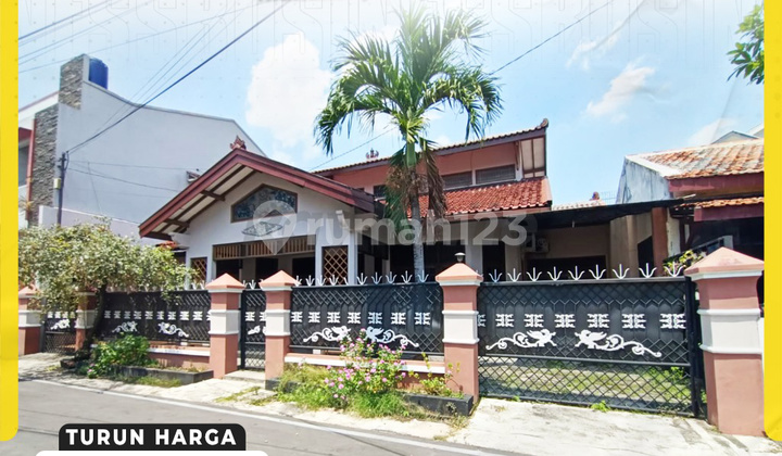 For Rent: House in the Premium Manahan Banjarsari City Center Area For Rent: House in the Premium Manahan Banjarsari City Center Area