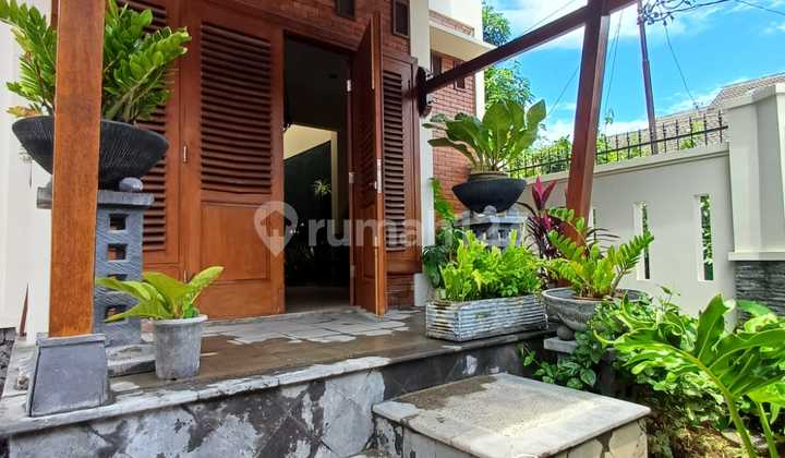 Disewakan Rumah Modern Klasik Full Furnished di Cemani Solo 2