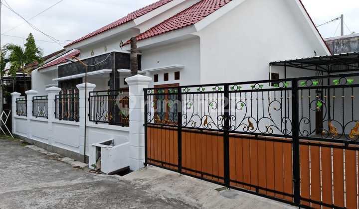 Rumah Bangunan Modern Bagus Siap Huni di Gumpang Dekat Kampus 2