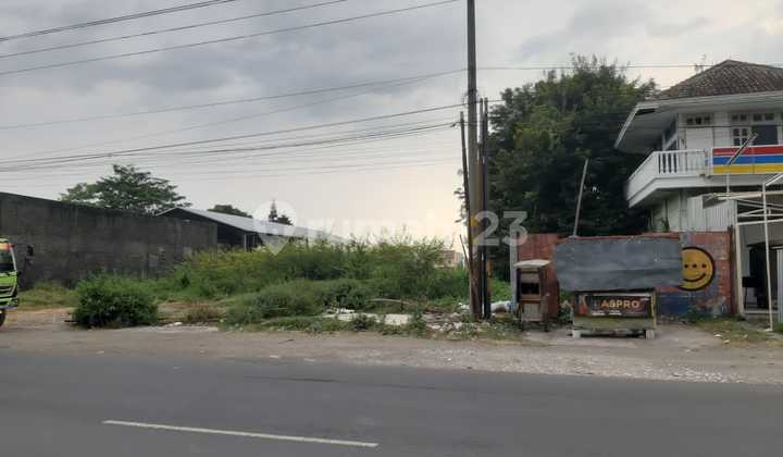 Commercial Land on Jl. Adi Sumarmo, Banyuanyar, Highly Strategic Location Commercial Land on Jl. Adi Sumarmo, Banyuanyar, Highly Strategic Location