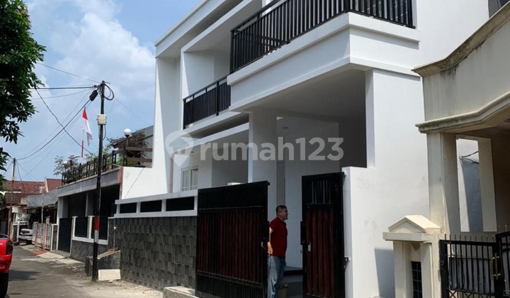 Rumah 2 Lantai Dalam Komplek Di Jatiwaringin Bekasi Rumah 2 Lantai Dalam Komplek Di Jatiwaringin Bekasi