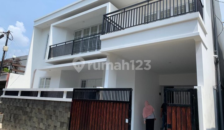 Rumah 2 Lantai Dalam Komplek Di Jatiwaringin Bekasi 2