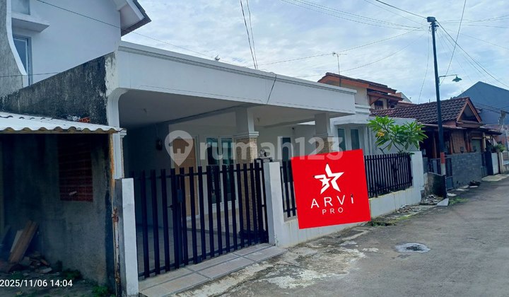 Rumah 1 ½ Lantai Di Jatiwaringin Pondok Gede Bekasi