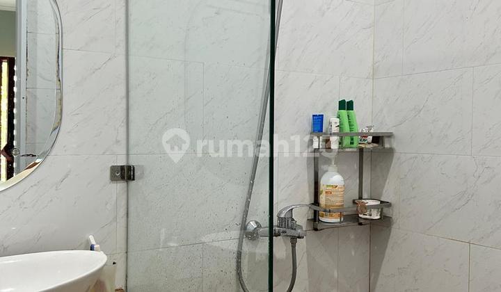 Rumah Baru Renov 3 Lantai Di Royal Residence, Jaktim 2