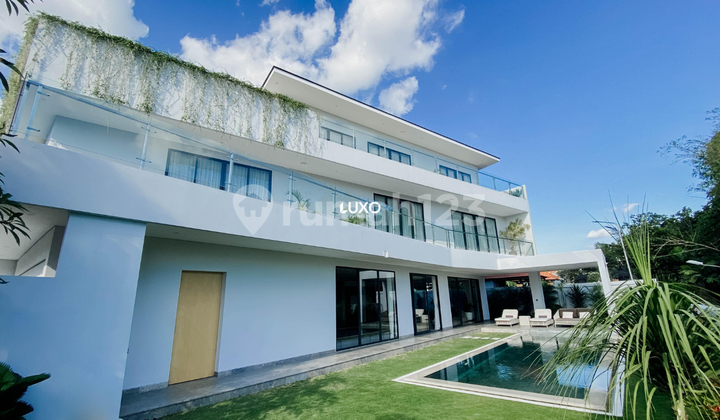 Modern 4 Bedroom Villa in Pererenan
