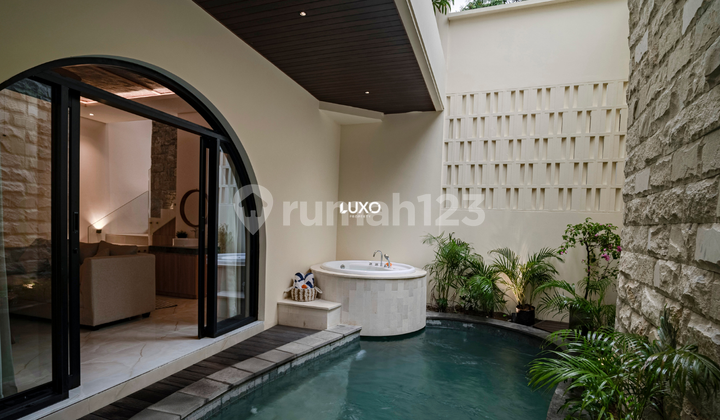 2-Bedroom Modern Tropical Villa in Pererenan, Bali