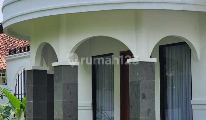 Disewakan Rumah Mewah Di Kemang Dalam, Dekat Hero With Nice Garden, Ada Swimming Pool, Lokasi Tenang & Bebas Banjir. 2
