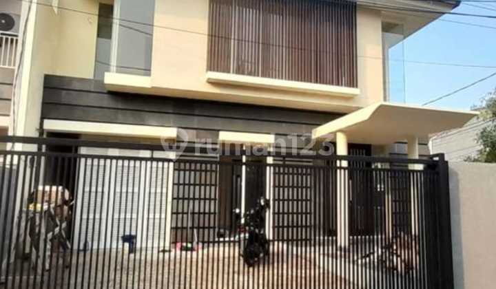 Cheap Sale New House in Cipete South Jakarta, Corner Position, Serene Green Location, Wide Road for 2 Cars, Near MRT.